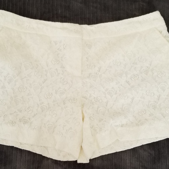 White Lacy Pin Up  Shorts By Lila Rose Size 14 - Picture 1 of 8